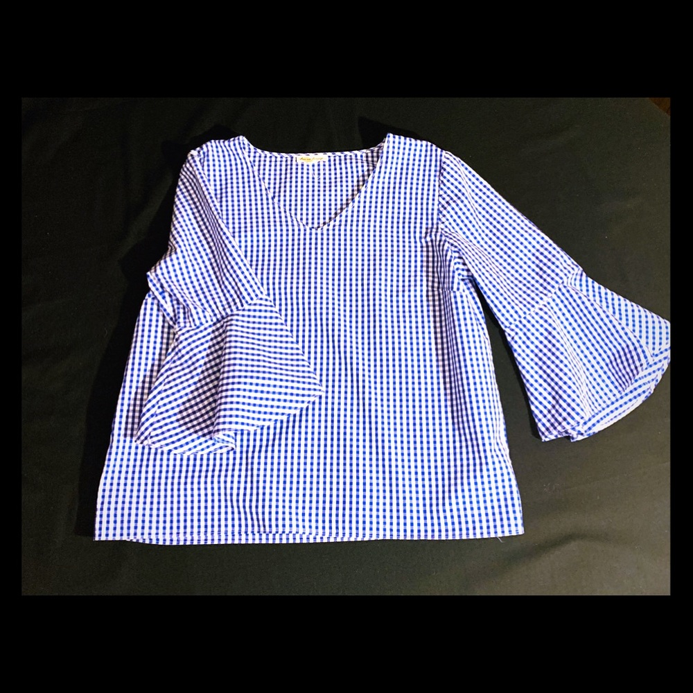 Delightful summer top with 3/4 bell sleeves.